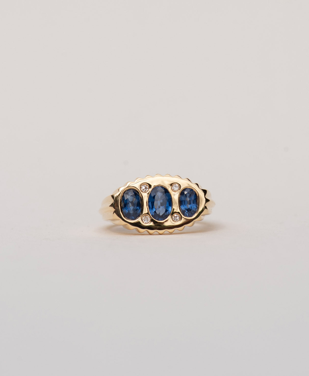 Bespoke 252 - 18k Yellow Gold, Blue Sapphire