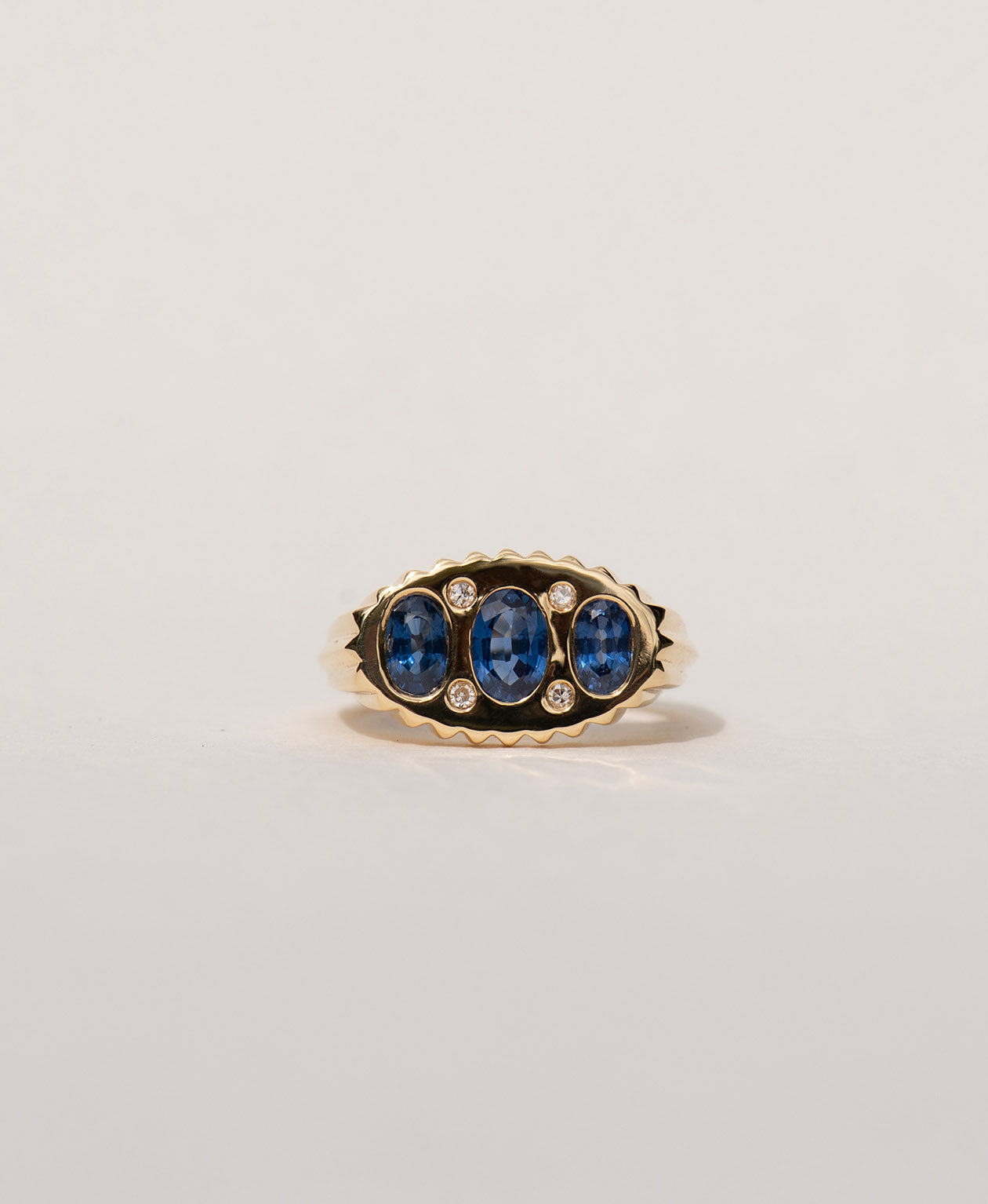 Bespoke 252 - 18k Yellow Gold, Blue Sapphire