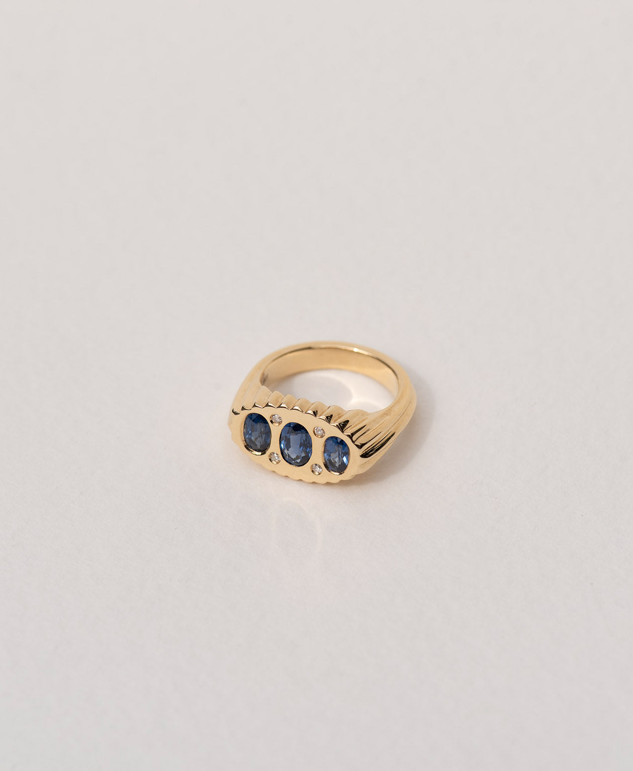Bespoke 252 - 18k Yellow Gold, Blue Sapphire