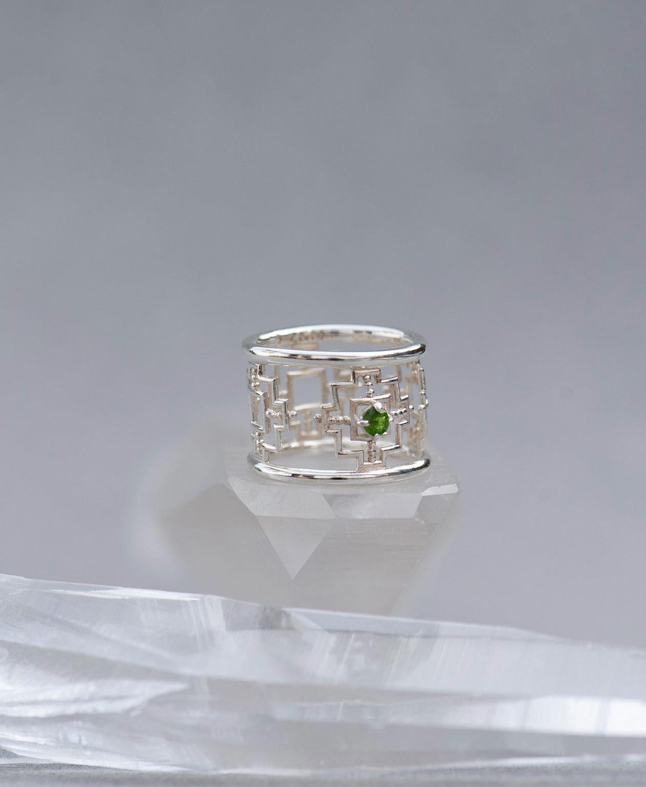 Centred Ring - 925 Sterling Silver, Chrome Diopside