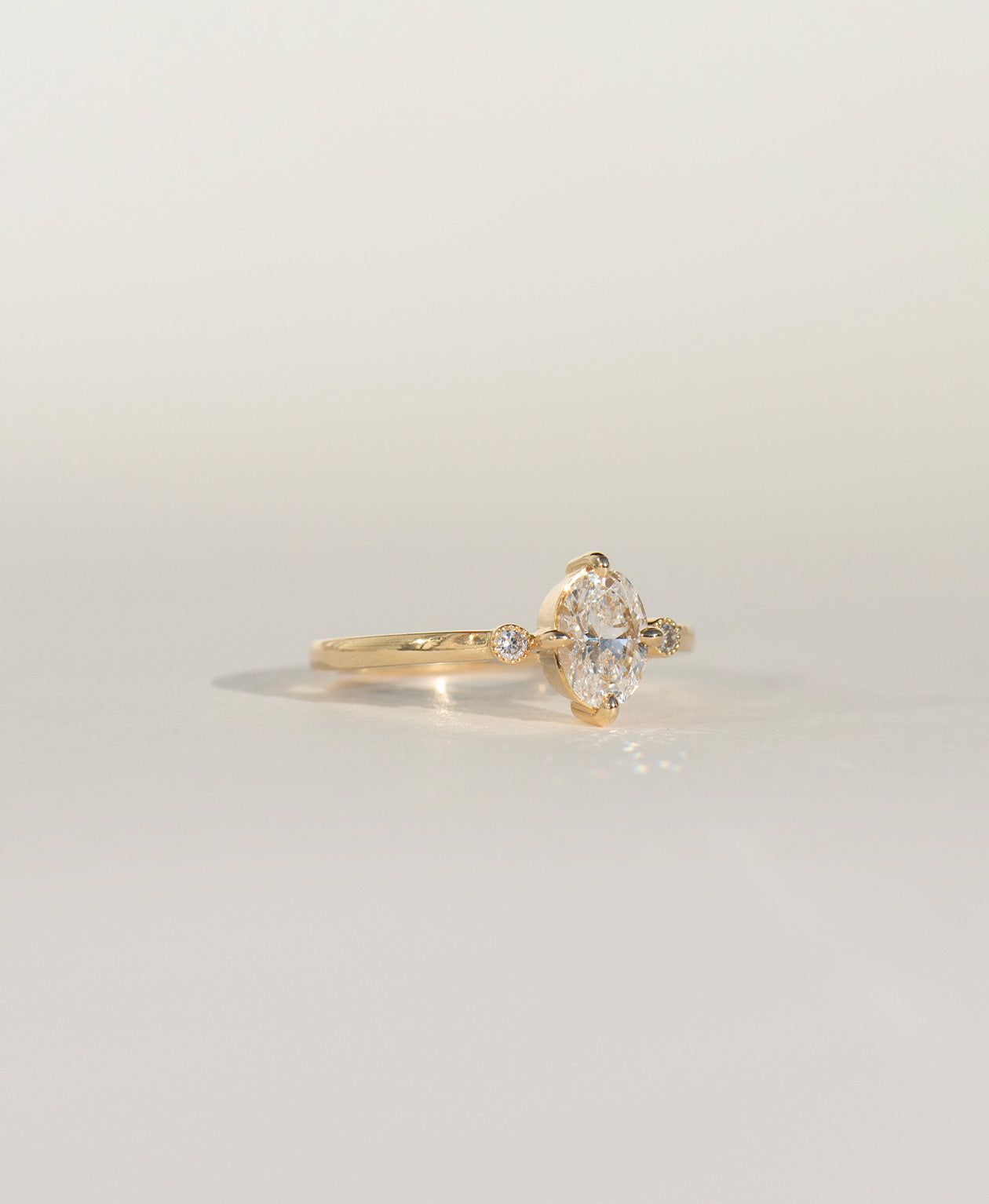 Claridad Engagement Ring - 18k Yellow Gold, Oval Cut Diamond 0.70 carat