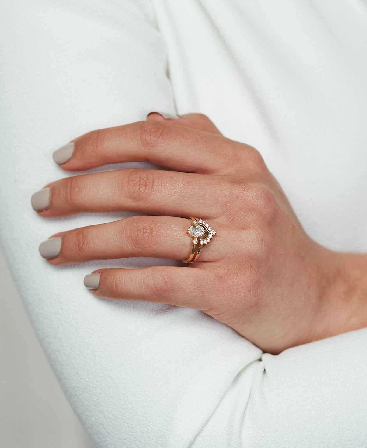 Claridad Engagement Ring - 18k Yellow Gold, Oval Cut Diamond 0.70 carat