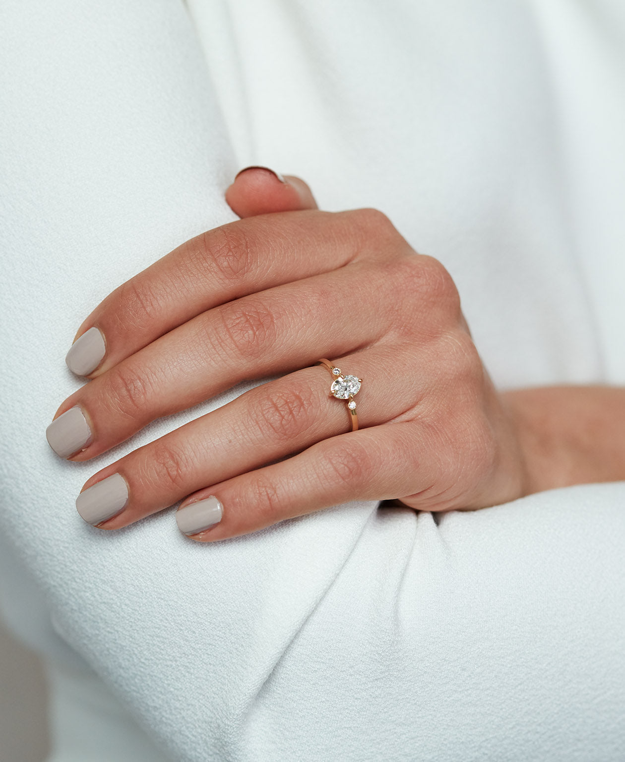 Claridad Engagement Ring - 18k Yellow Gold, Oval Cut Diamond 0.70 carat