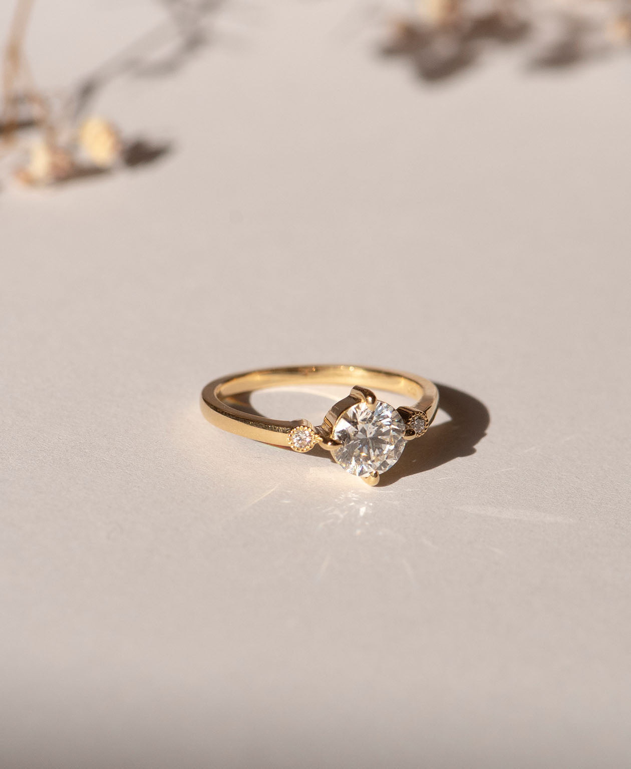 Claridad Engagement Ring - 18k Yellow Gold, Round Brilliant Cut Lab Grown Diamond 1.0 carat