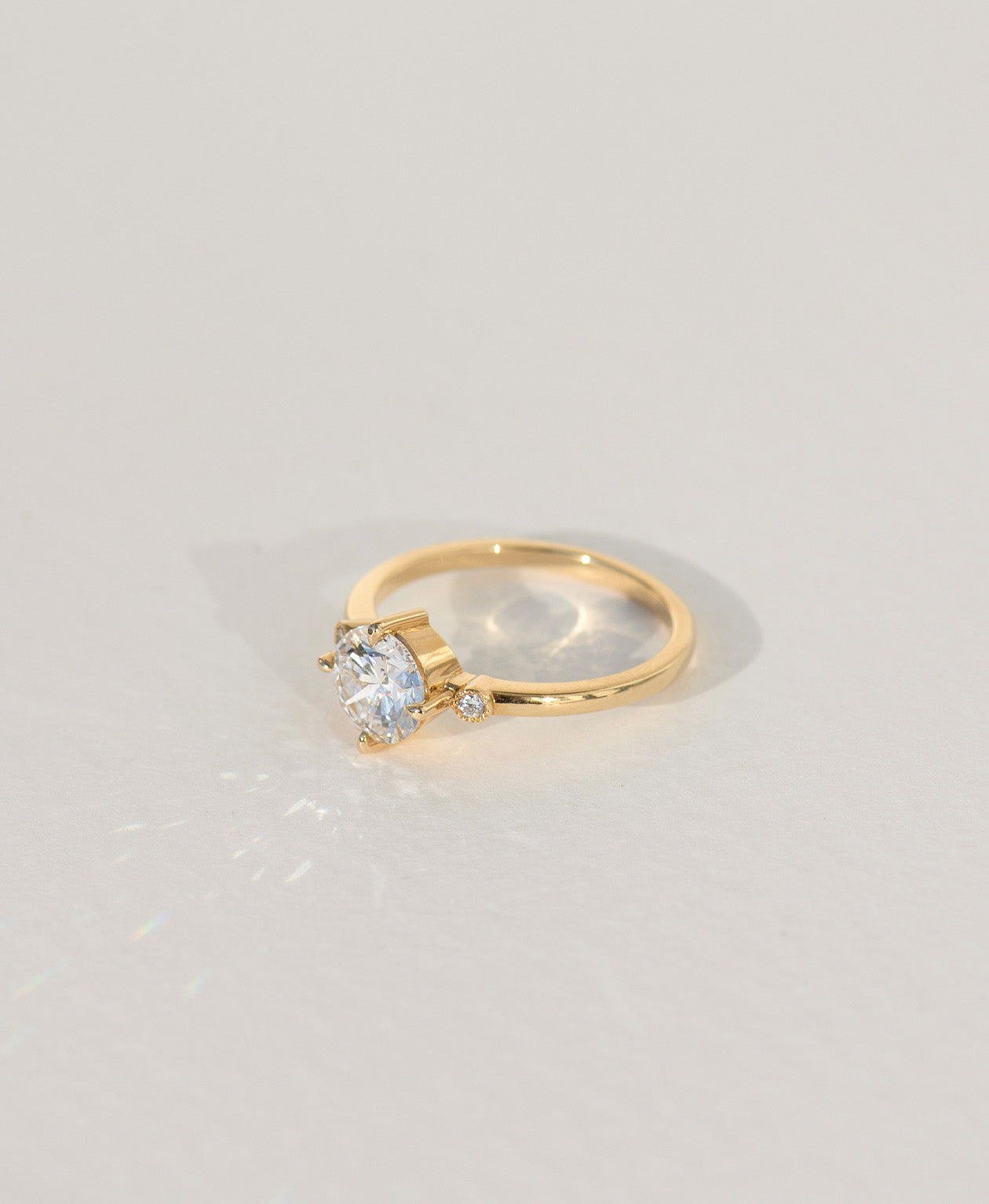 Claridad Engagement Ring - 18k Yellow Gold, Round Cut Diamond 1.03 carat