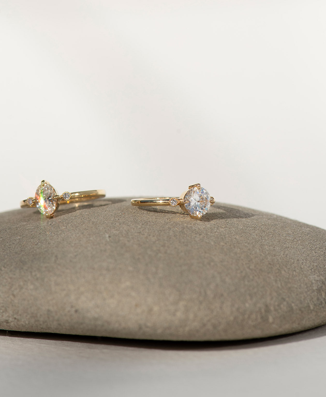 Claridad Engagement Ring - 18k Yellow Gold, Round Cut Diamond 1.03 carat
