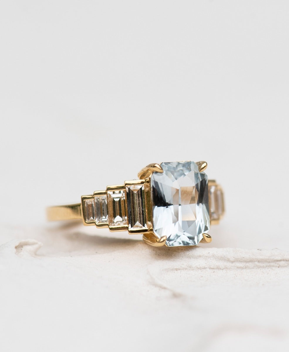 Fides Engagement Ring - 18k Yellow Gold, Blue Sapphire 2.70 carat