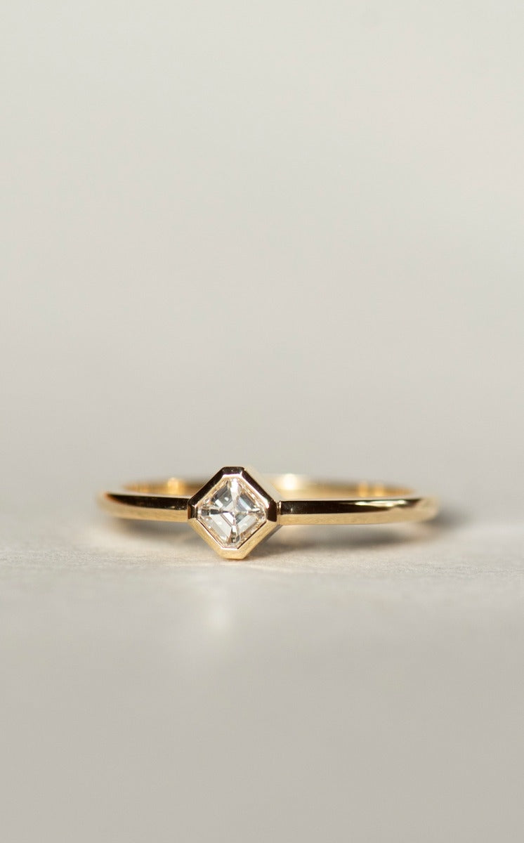 One of a Kind 368 - 18k Yellow Gold, Diamond