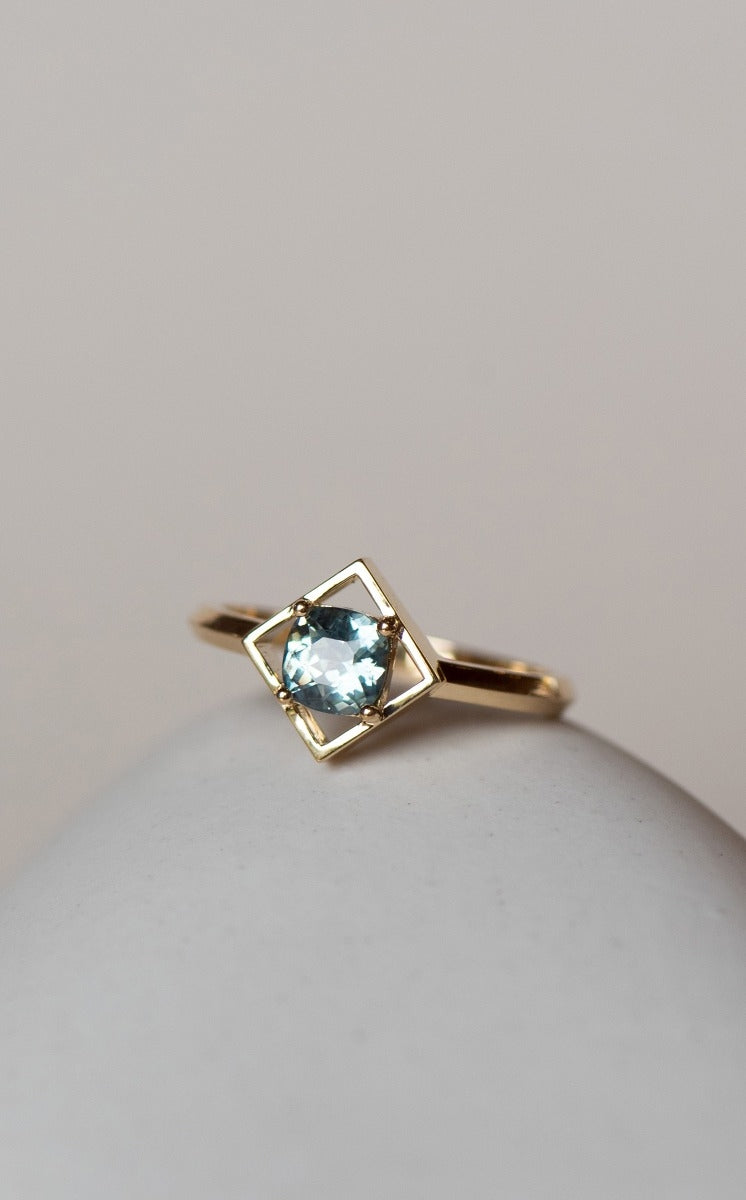 One of a Kind 281 - 18k Yellow Gold, Green Sapphire