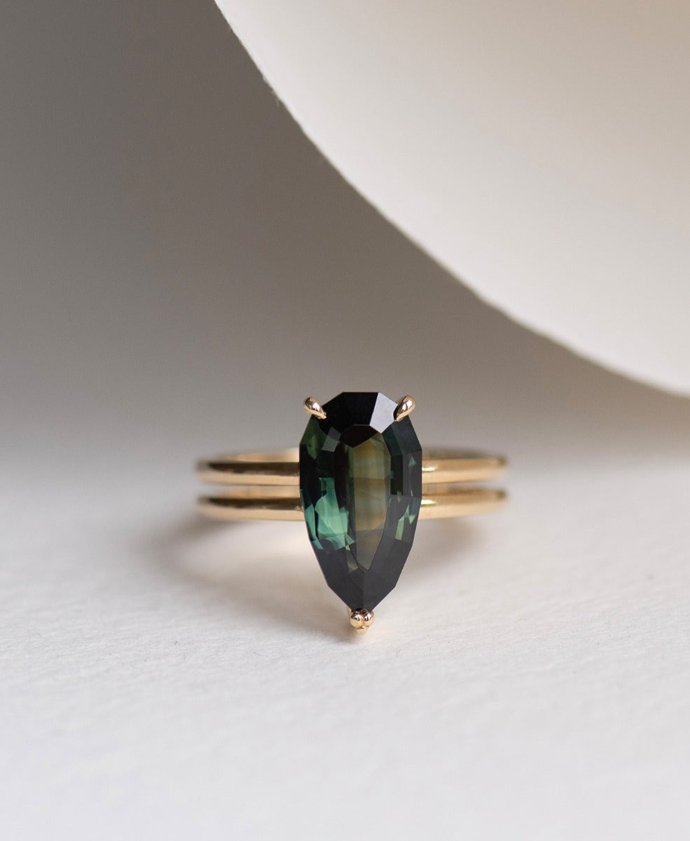 One of a Kind 411 - 18k Yellow Gold, Green Sapphire
