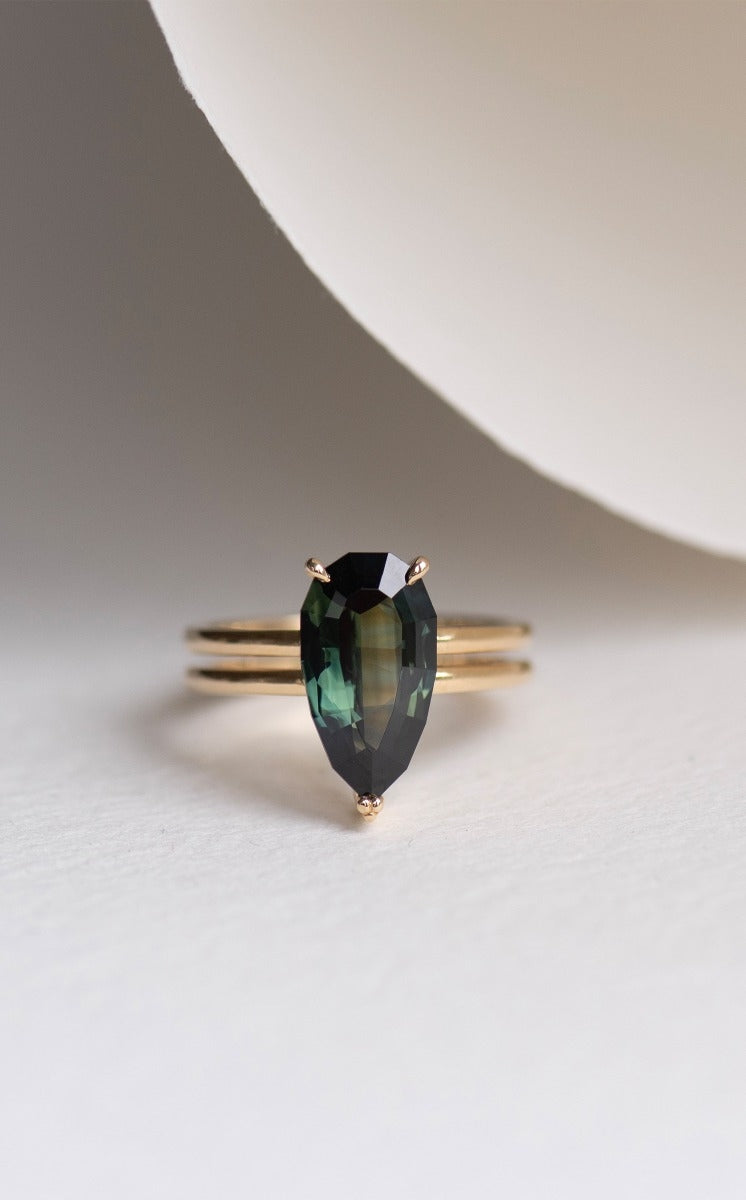 One of a Kind 411 - 18k Yellow Gold, Green Sapphire