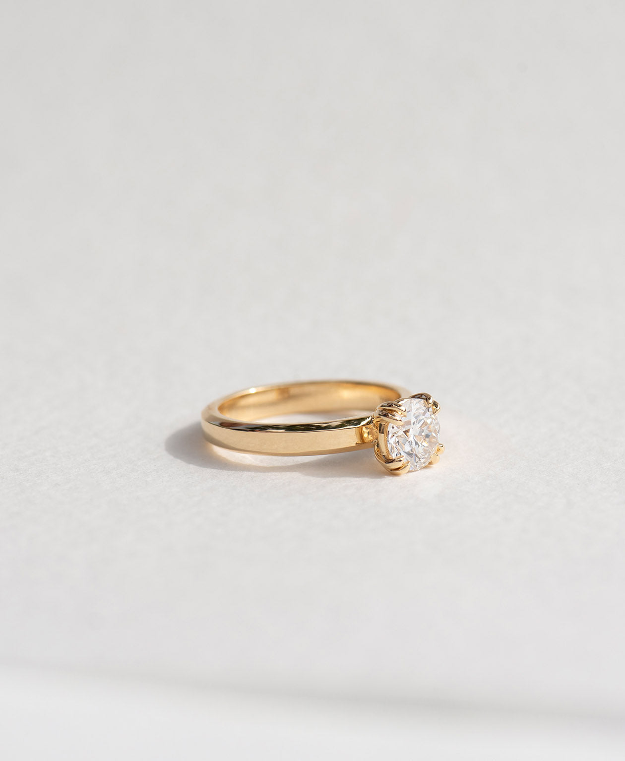Piari Engagement Ring - 18k Yellow Gold, Round Brilliant Cut Diamond 1.02 carat