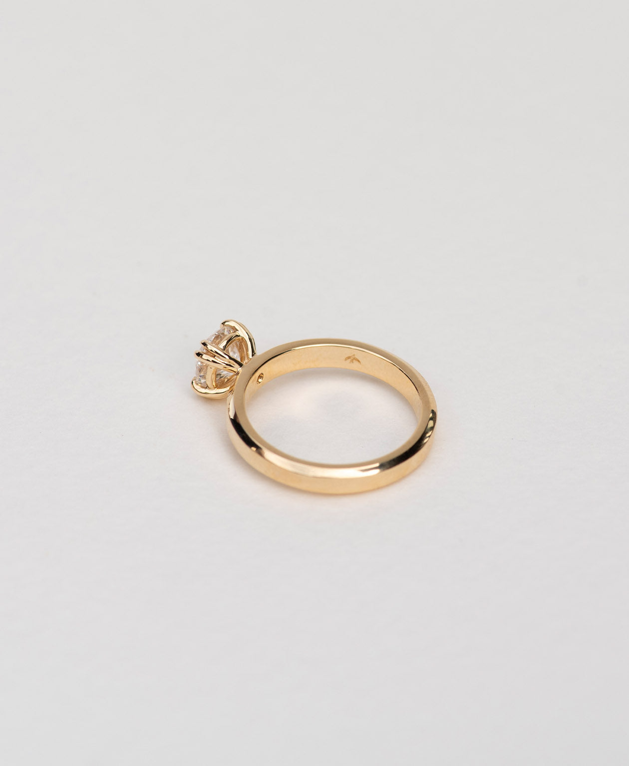 Piari Engagement Ring - 18k Yellow Gold, Round Brilliant Cut Diamond 1.02 carat