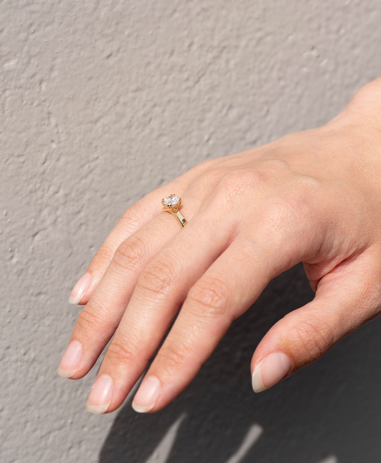 Piari Engagement Ring - 18k Yellow Gold, Round Brilliant Cut Diamond 1.02 carat