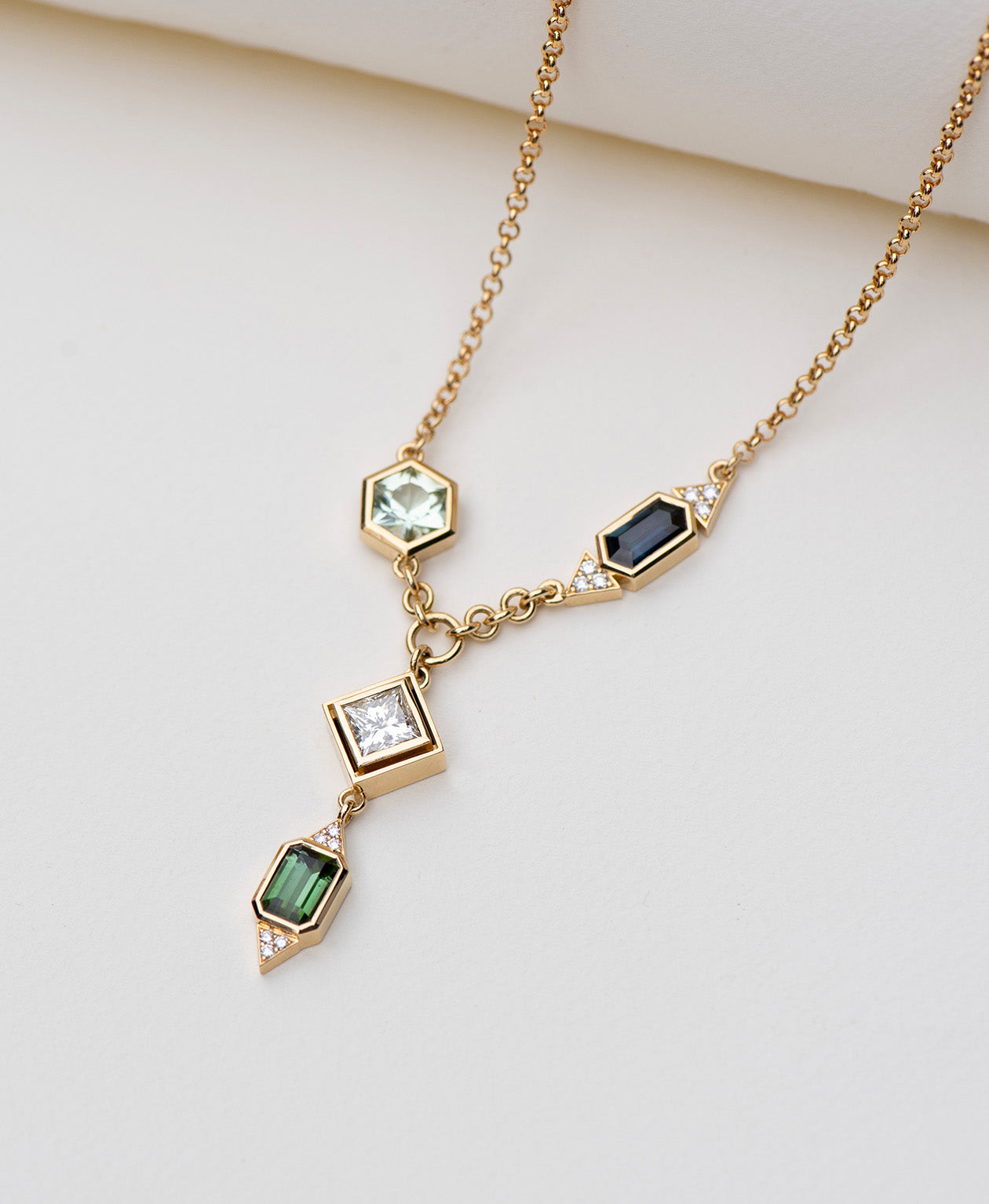Bespoke 226 - 18k Yellow Gold, Green Sapphire