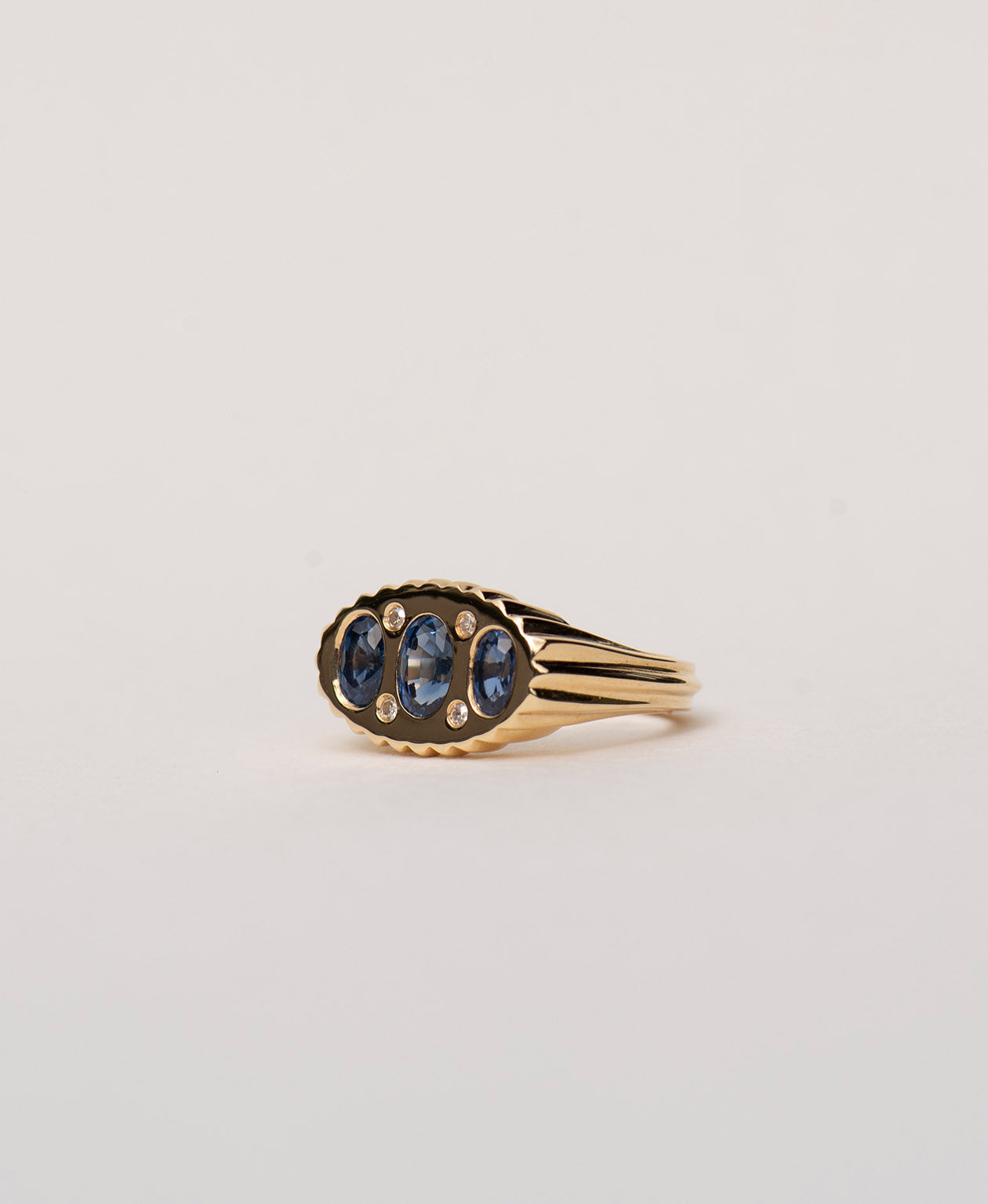 Bespoke 252 - 18k Yellow Gold, Blue Sapphire