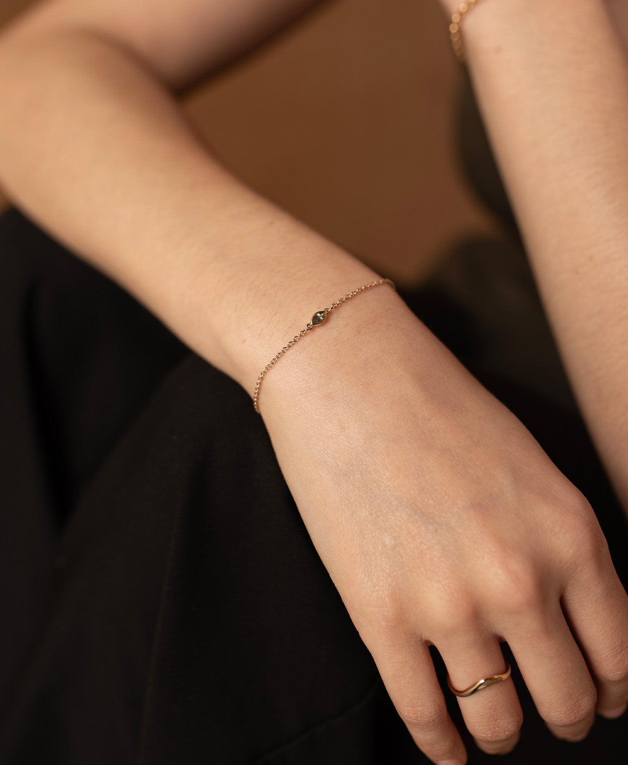 Limited Edition 198 - 9k Yellow Gold, Green Sapphire