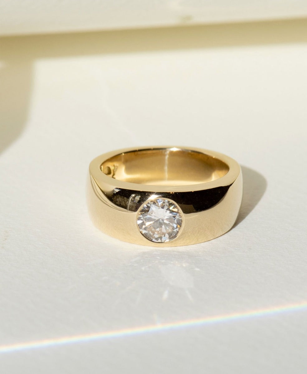 Bespoke 211 - 18k Yellow Gold, Diamond