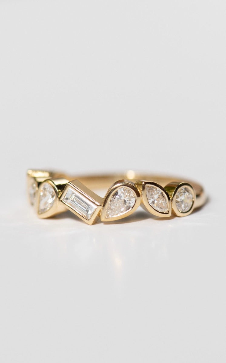 Bespoke 219 - 18k Yellow Gold, Diamond