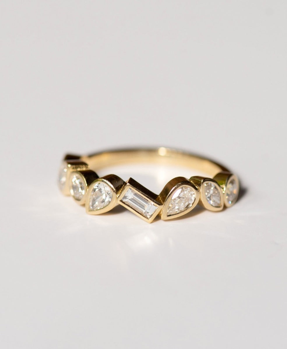 Bespoke 219 - 18k Yellow Gold, Diamond