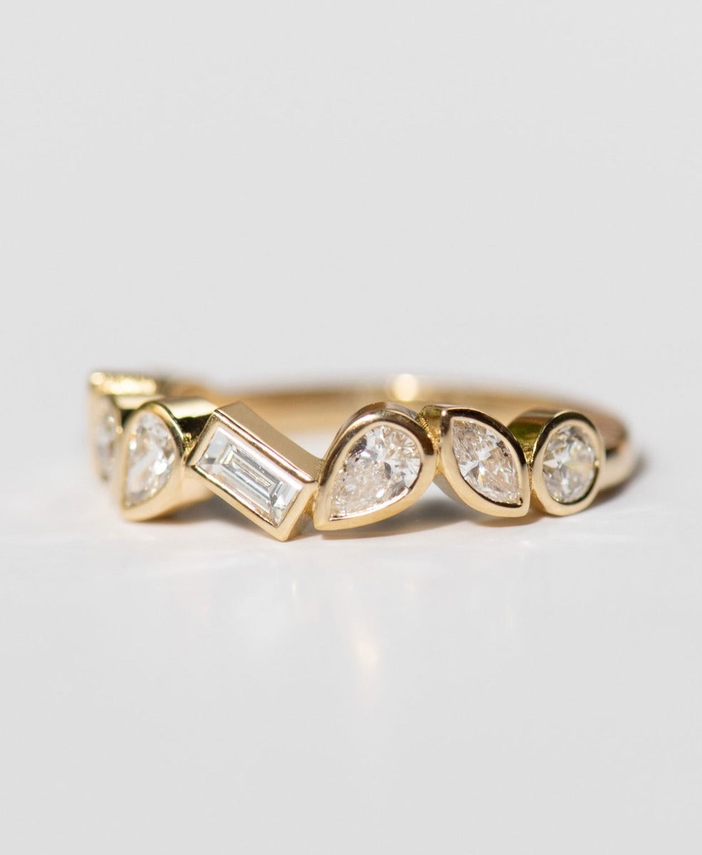 Bespoke 219 - 18k Yellow Gold, Diamond