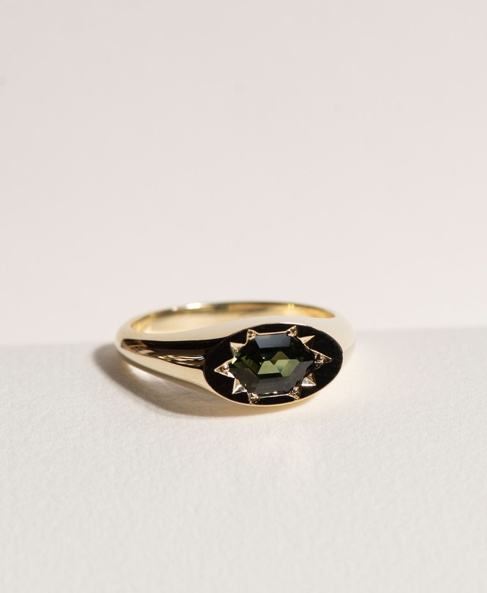 Bespoke 243 - 18k Yellow Gold, Green Sapphire