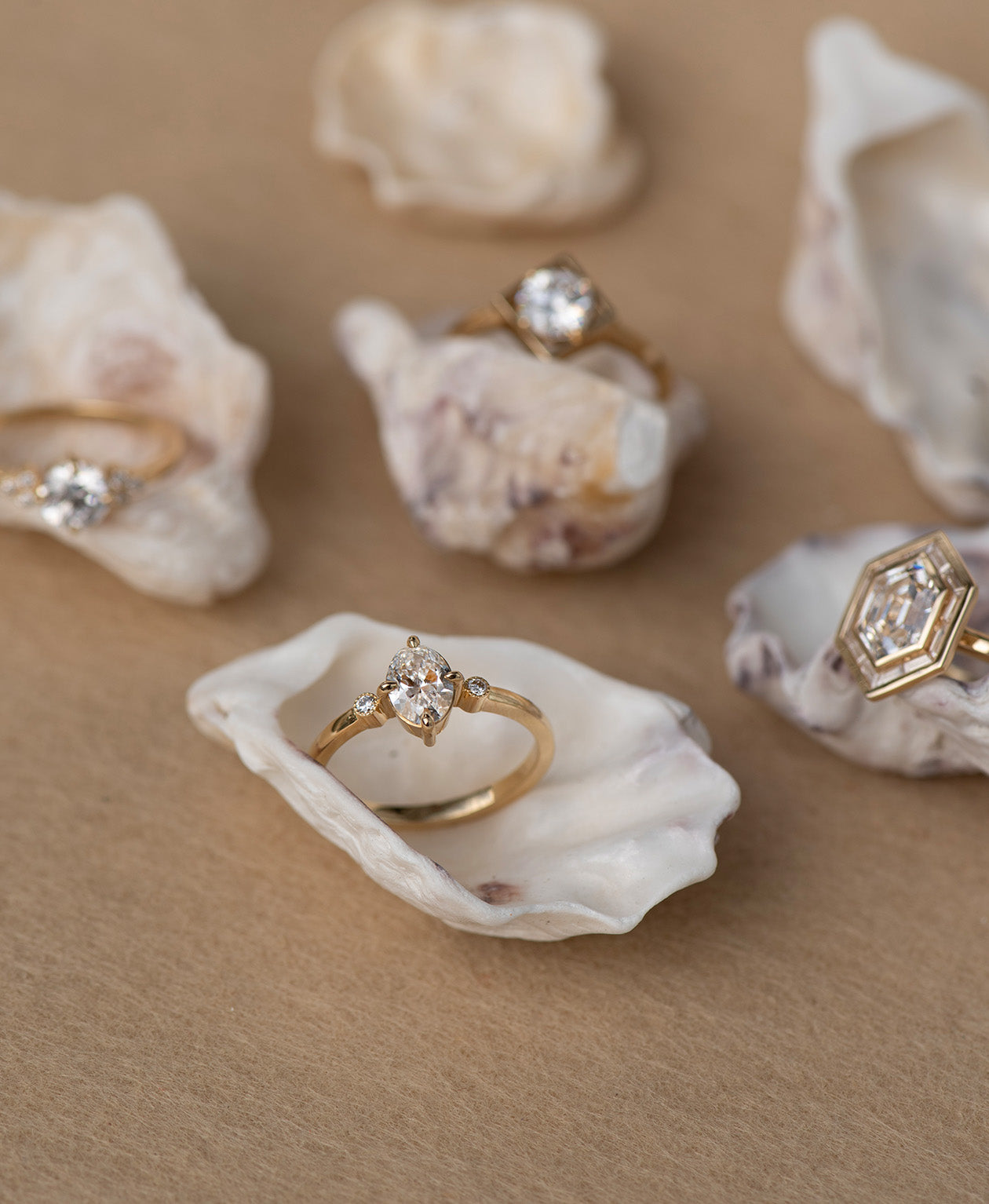 Claridad Engagement Ring - 18k Yellow Gold, Oval Cut Diamond 0.70 carat