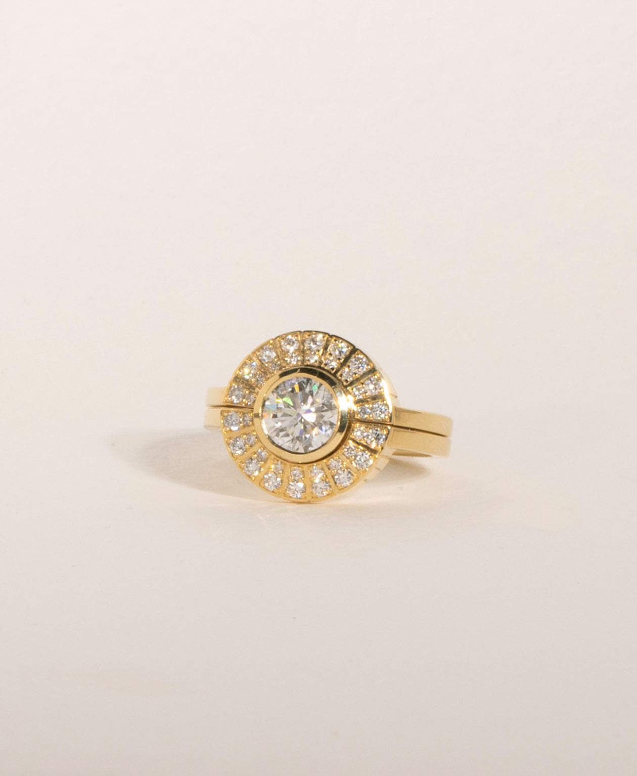 Deco Sun Band - 18k Yellow Gold, Round Brilliant Cut Diamond 0.18 carat