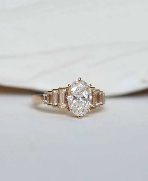 Fides Engagement Ring 18k Yellow Gold, Oval Brilliant Diamond