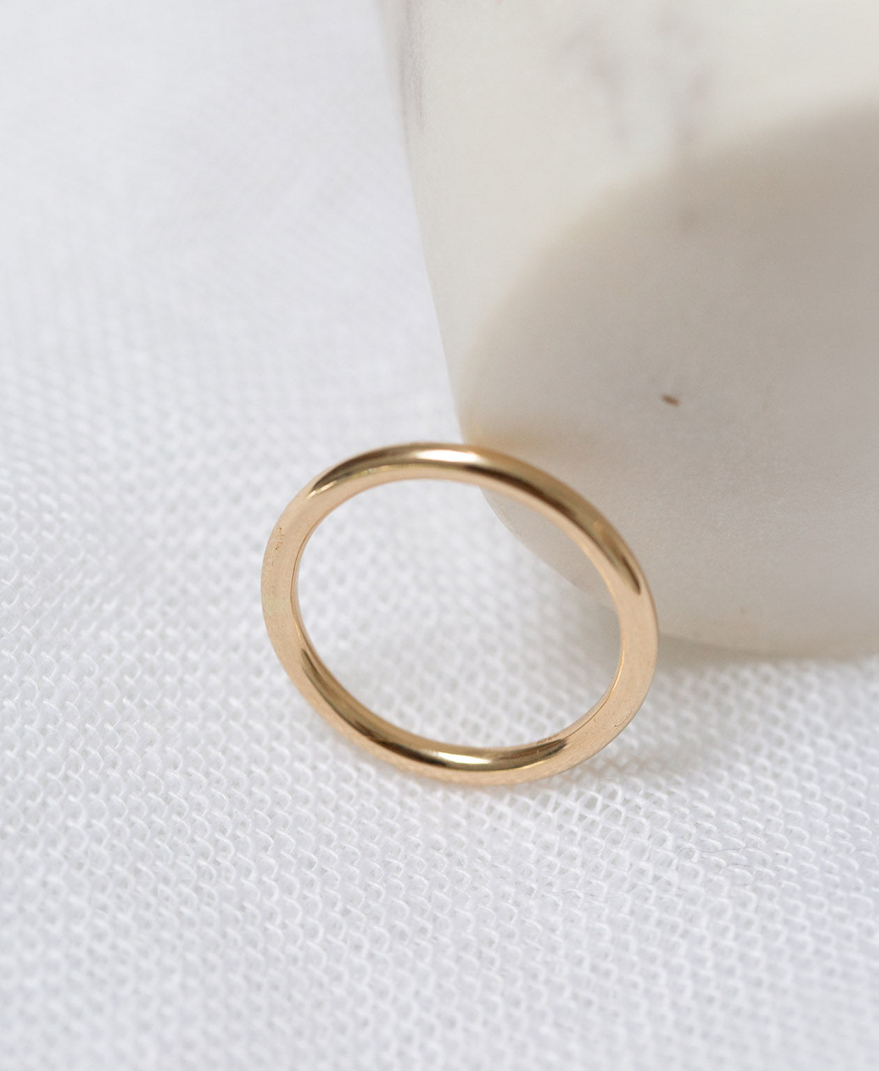 Gracie Band 2mm - 18k Yellow Gold