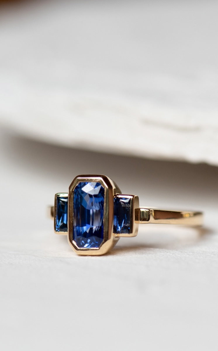 One of a Kind 304 - 18k Yellow Gold, Blue Sapphire