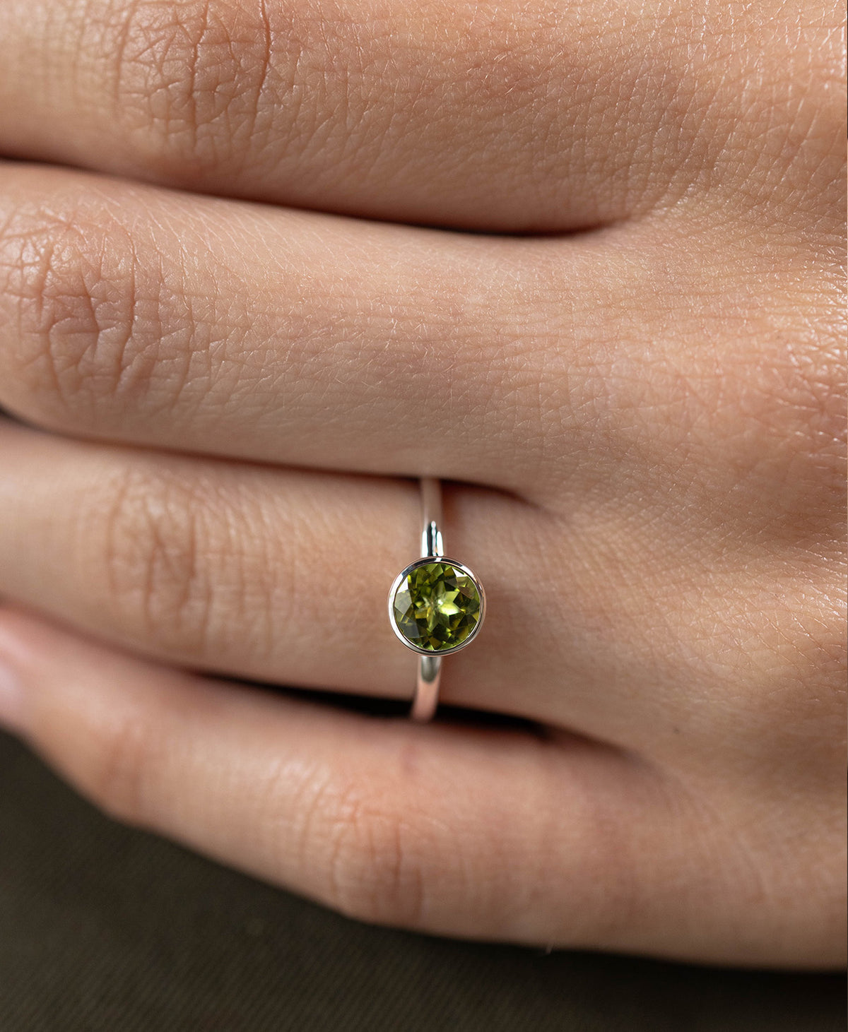 Mon Petit Stacker Ring - 925 Sterling Silver, Round Peridot