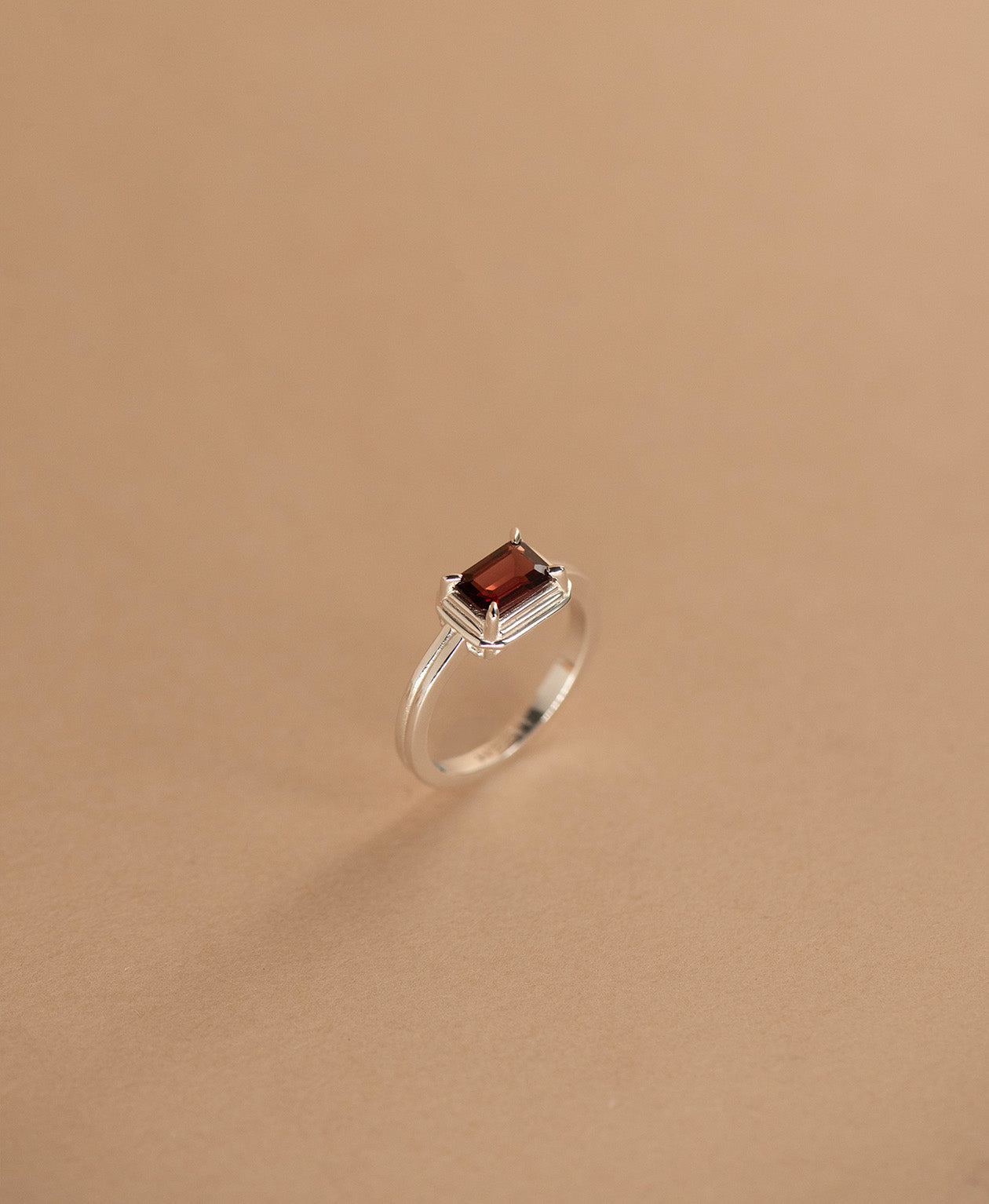 Naia Ring - 925 Sterling Silver, Rhodolite Garnet
