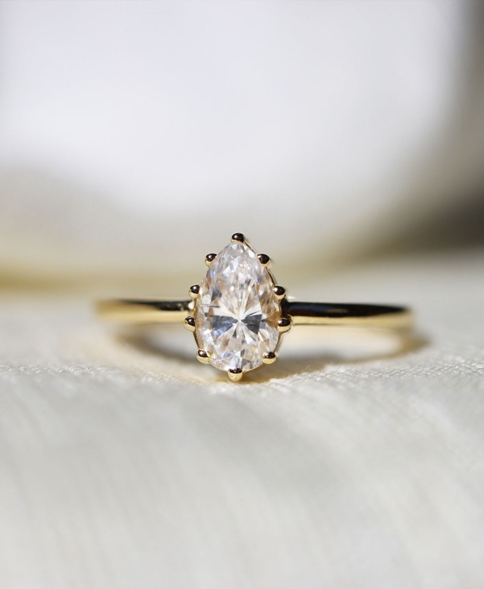 Eros Engagement Ring - 18k Yellow Gold, Pear Cut Diamond 0.60 carat